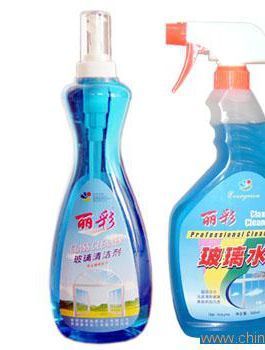 玻璃水的选择与使用 让您的车窗晶莹剔透